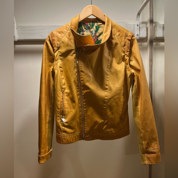 Desigual Spain Faux Tan Leather Jacket/ convertible vest in tan; great lining - Picture 13 of 16